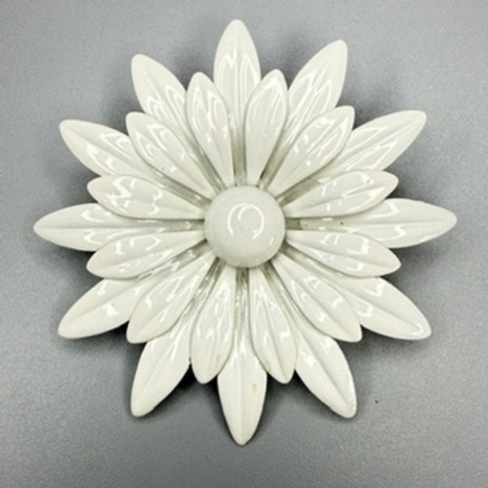 Vintage White Enamel Flower Brooch c. 1960s 3.5" Large Mod Pop Art - Picture 2 of 8